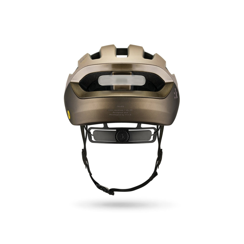 Detalle del ajuste micrométrico trasero del casco Fizik Kudo Bronze en Chile