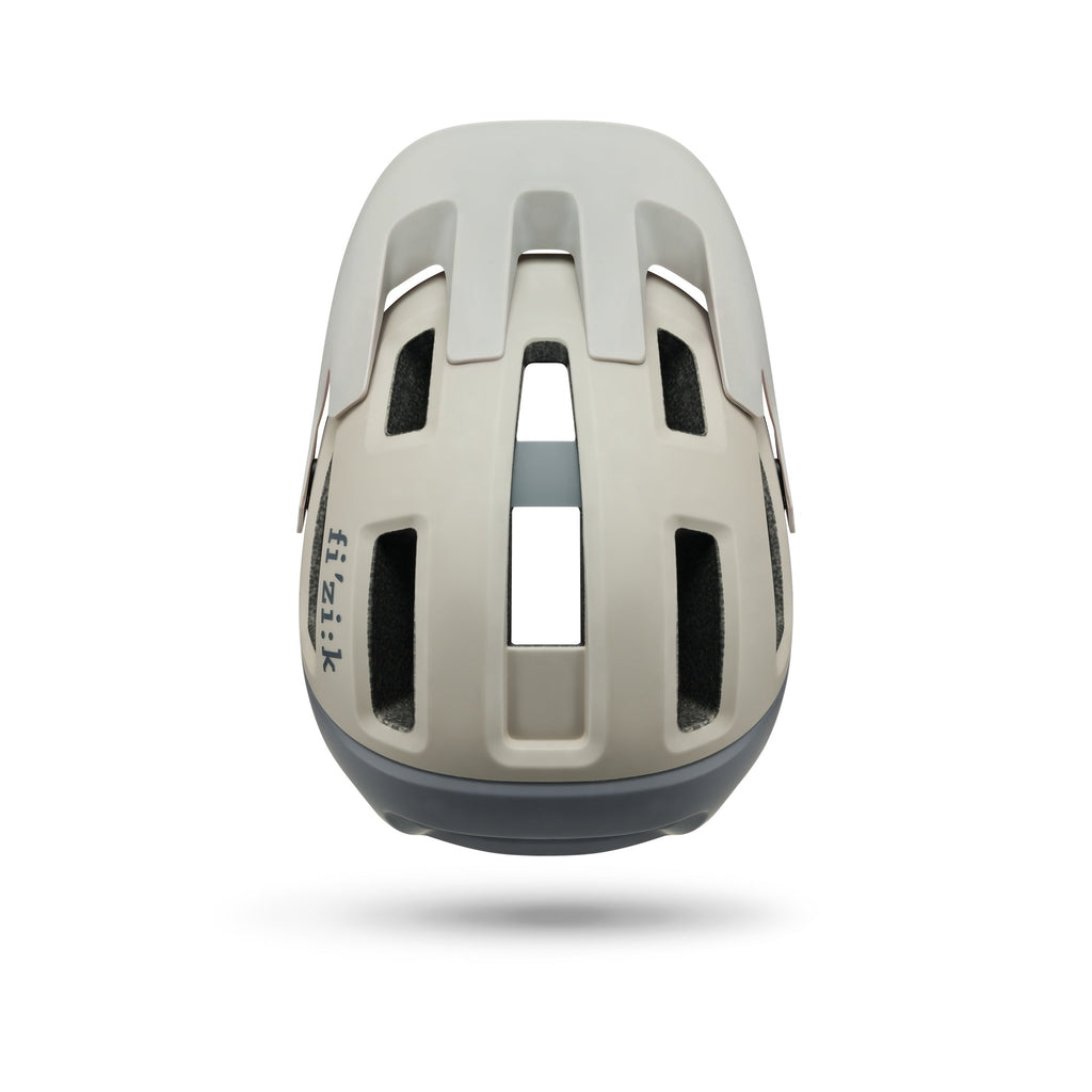 Casco Fizik Kàssis Mud/Sand con carcasa ligera de doble densidad y flujo de aire eficiente