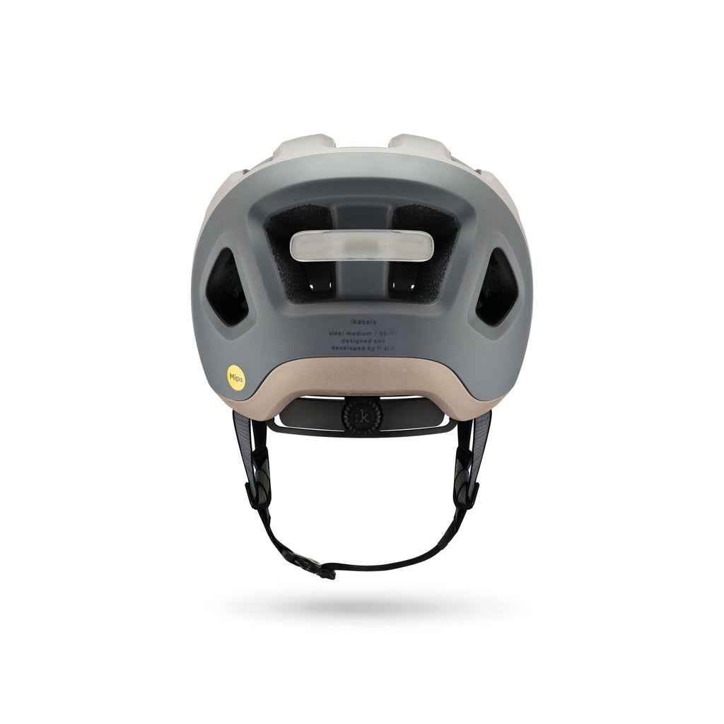 Comprar Ciclista con casco Fizik Kàssis Mud/Sand disfrutando de rutas de gravel , mtb y ciudad