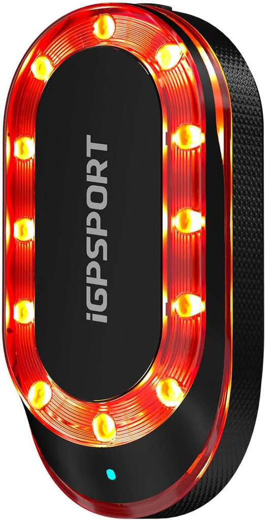 Luz trasera para bicicleta con radar inteligente iGPSPORT SR Mini en uso durante la noche


