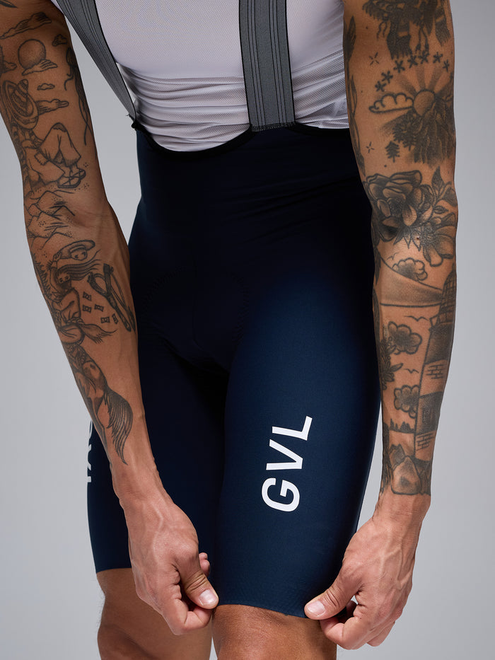 calza Givelo Lacefly 2.0 navy con tejido francés raw-edge 360° y tirantes elásticos italianos, distribuida por SERJAF Cycling La Dehesa con despacho a todo Chile