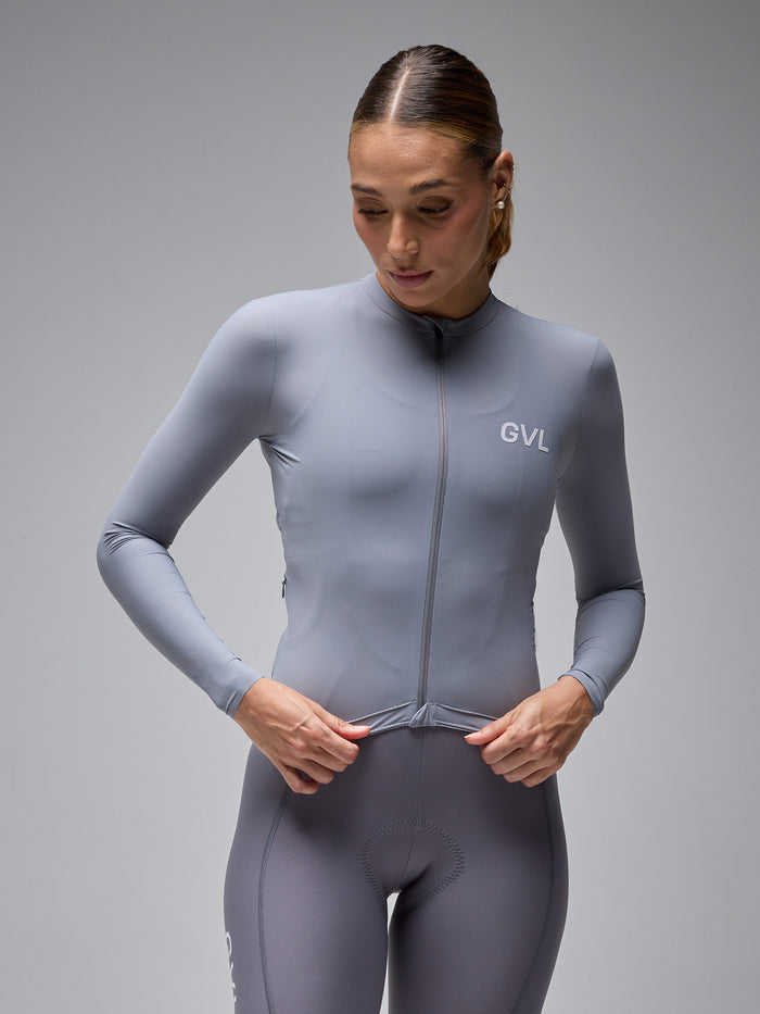 Tricota Givelo C.D.A LS Ice con logos fotocromáticos que cambian de color al sol y fit de alto rendimiento, distribuida por SERJAF Cycling en Lo Barnechea