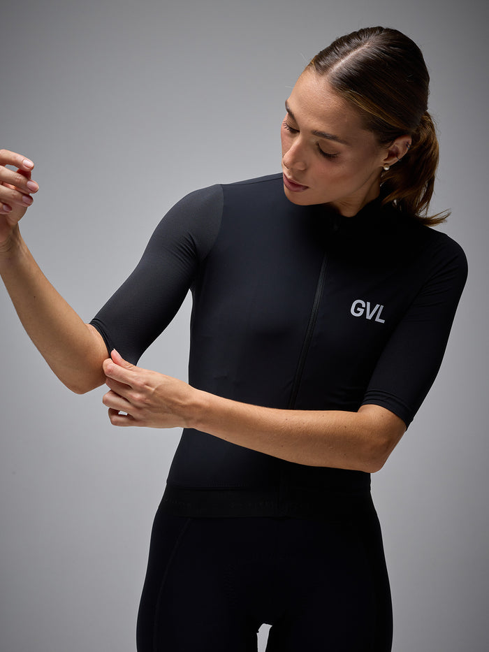 Tricota C.D.A Black Givelo diseñada para ciclistas profesionales y amateurs, disponible en SERJAF Chile