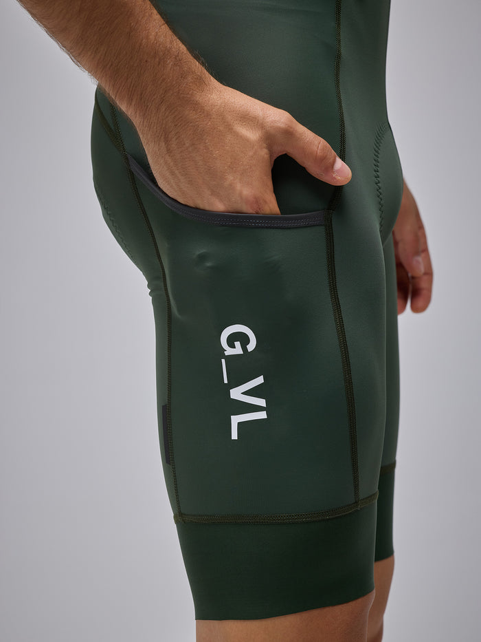 Calza Givelo ESSNTL CARGO en color Pino Verde: ajuste perfecto, transpirabilidad y protección UPF50+. Envíos rápidos a todo Chile