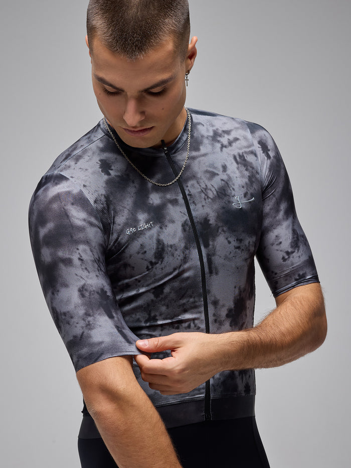 Detalle de tricota negra Givelo G90 LIGHT BOTANIC ropa de ciclismo premium con despacho en Chile