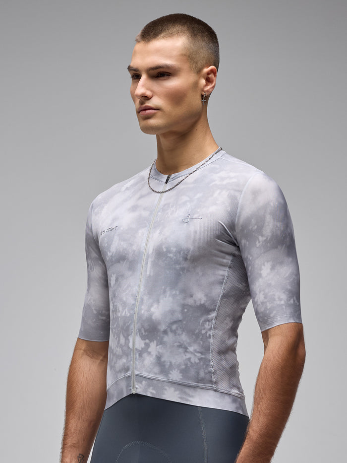 Detalle de la tricota marca Givelo G90 Light SS Botanic Jersey Ice, tejido transpirable de alto rendimiento. Envío a todo Chile desde Serjaf Cycling en Lo Barnechea