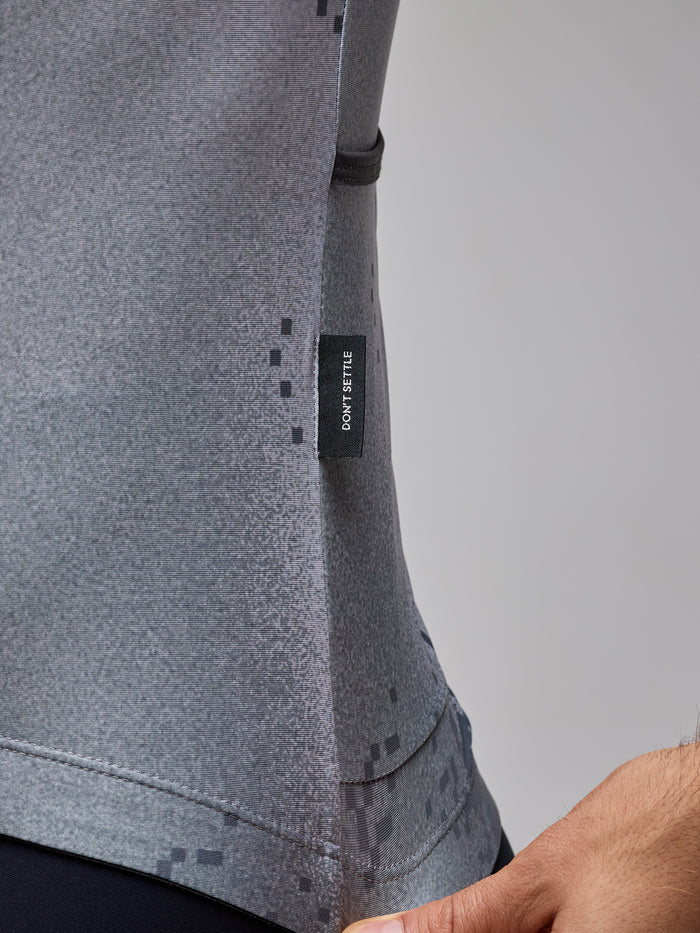 Tricota Ciclismo Unisex Givelo ESSNTL PIXEL SLATE Gris en Chile