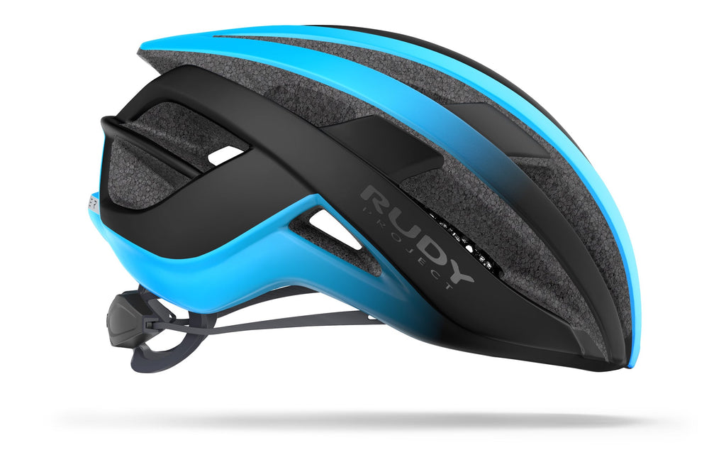 Casco con diseño aerodinámico para menor resistencia al viento