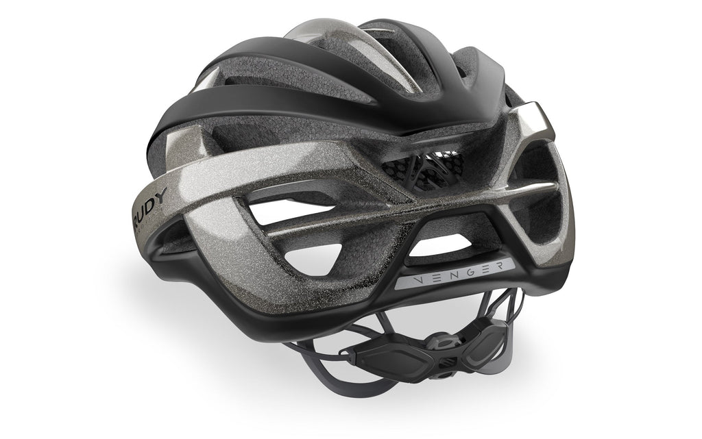 Casco con diseño moderno y tecnología innovadora