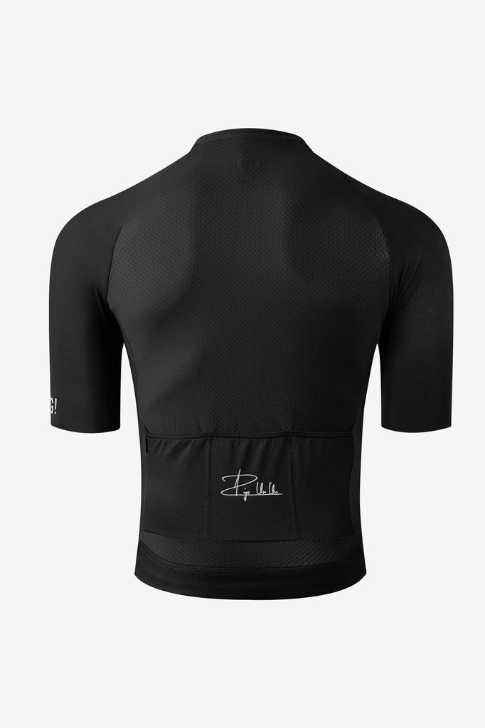 Parte trasera de la tricota de ciclismo Go Rigo Go con bolsillos amplios y apliques reflectivos para mayor seguridad.

