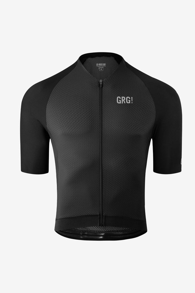 Tricota de ciclismo Go Rigo Go KM200 COLDBLACK en color negro con diseño aerodinámico y tecnología Coldblack para protección solar.