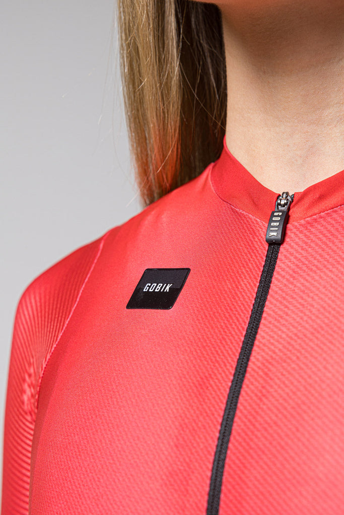 Detalles minimalistas de la Tricota Gobik Attitude 2.0 Mujer Barberry en Serjaf Cycling Chile