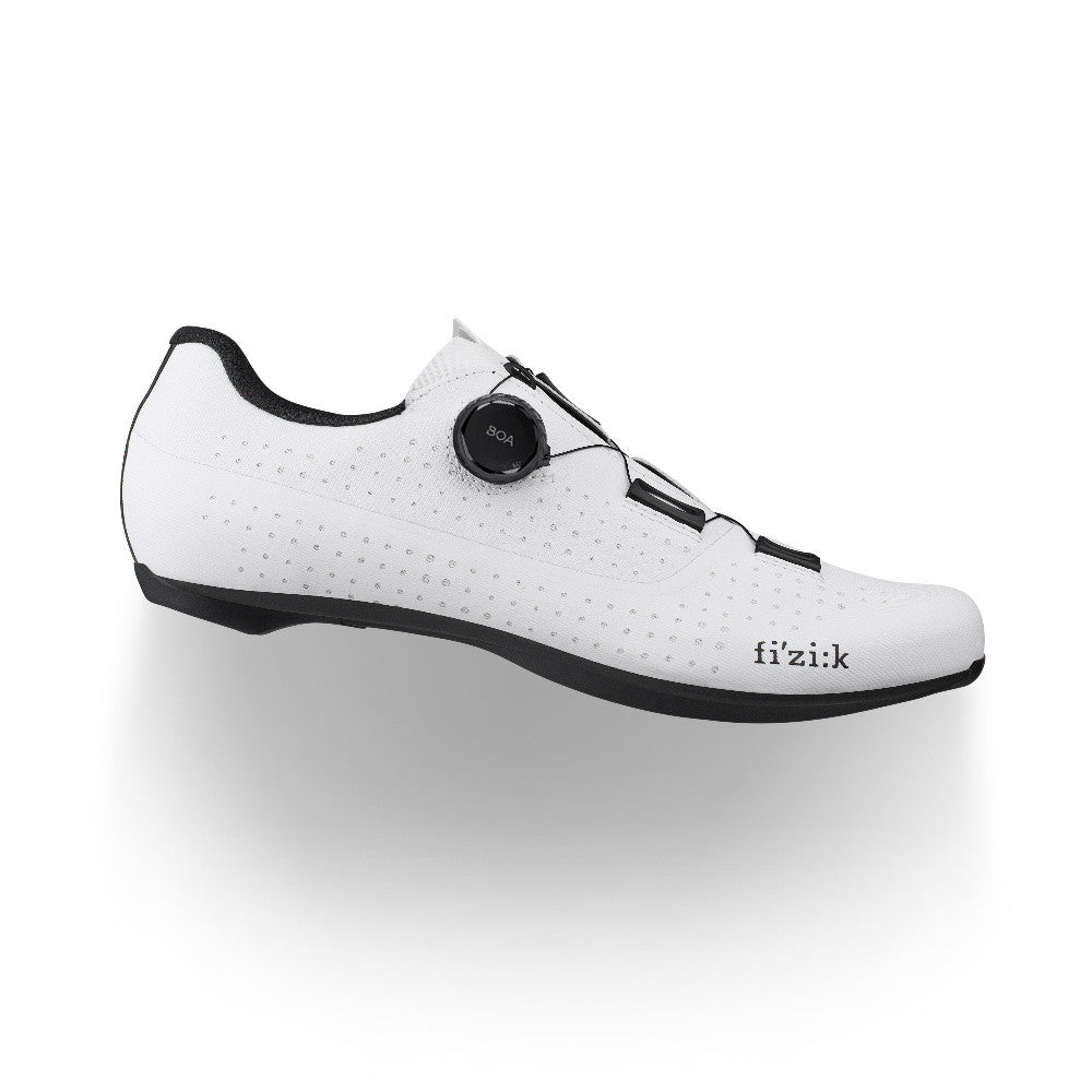 Zapatillas de ciclismo Fizik Tempo Overcurve R4 con suela R4 de nylon reforzado con carbono, diseñadas para máxima rigidez y eficiencia en cada pedalada