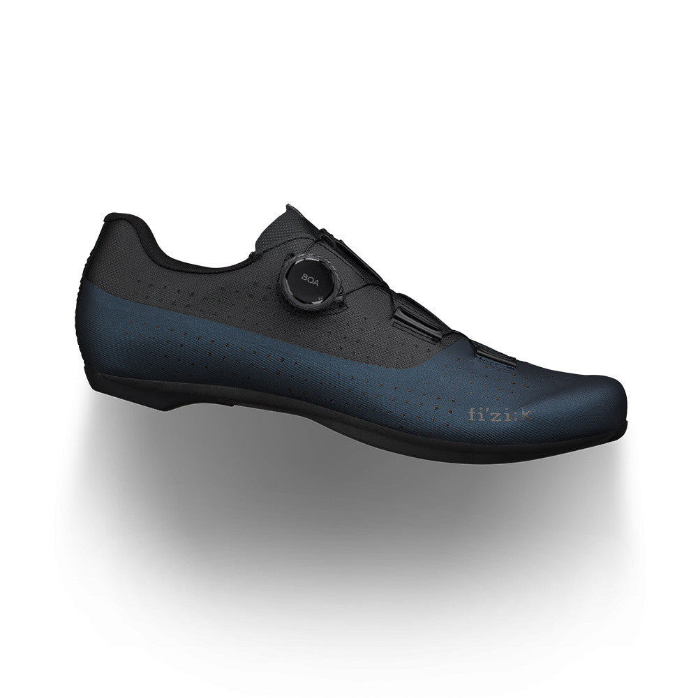 Zapatillas de ciclismo Fizik Tempo Overcurve R4 azul y negro diseñadas para ciclistas que buscan máxima eficiencia, rigidez y potencia en cada pedalada