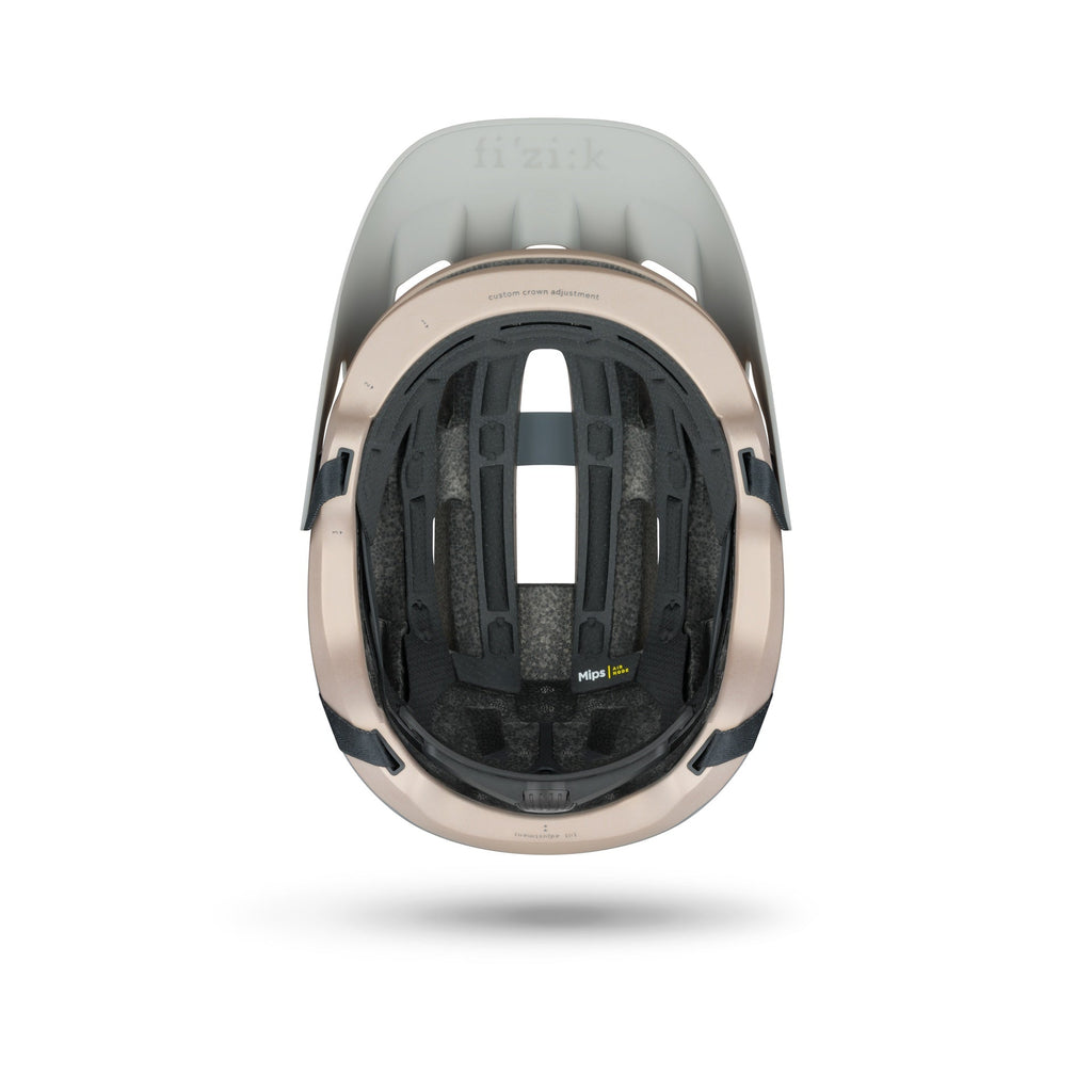 Interior del Fizik Kàssis Mud/Sand con acolchado seguro y ventilado para largas jornadas